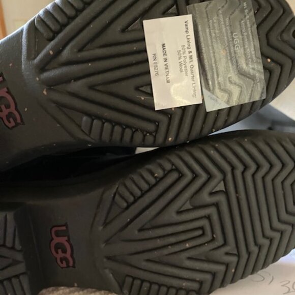 Nice Pair of UGG waterproof boots - Picture 5 of 13